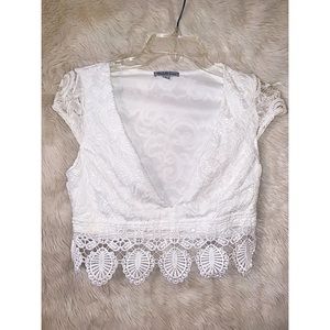 White lace crop top💫